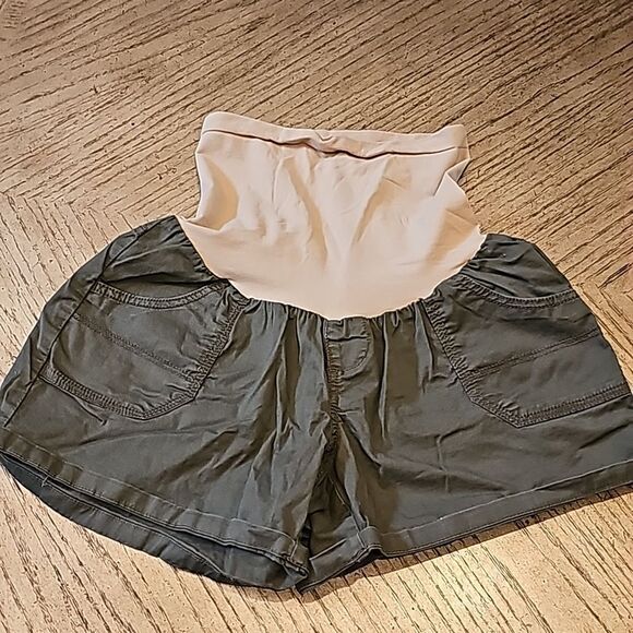 Motherhood Maternity green shorts size M - Picture 1 of 5